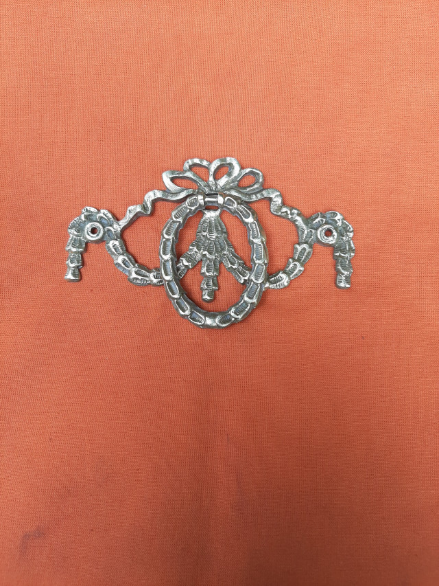 Ameublement : Poignée style  - Louis XVI - Référence 830 bis