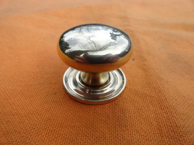 Furnishing : Knob style  - English - Reference 28 C