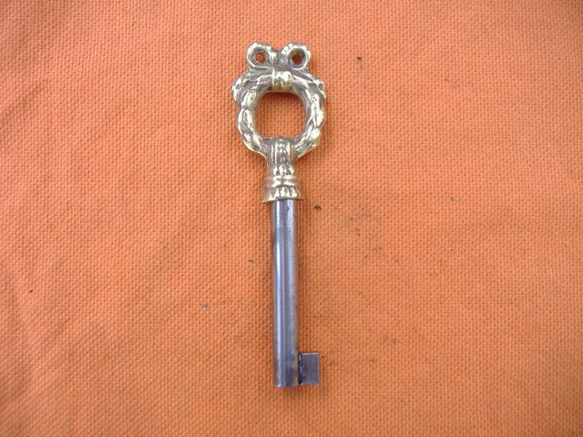 Furnishing : Key style  - Bit key - Reference 2203