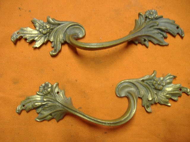 Furnishing : Handle style  - Louis XV - Reference 351 E